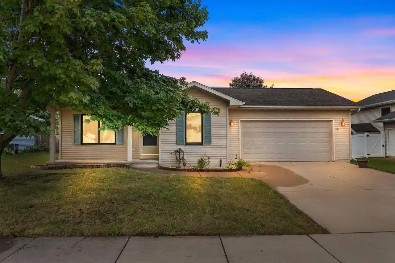 Photo 1 of Single family home for sale at 3817 Purple Crst Dr, Oshkosh, WI 54901 | MLS# 50332159 | Listing updated on 2026-09-06