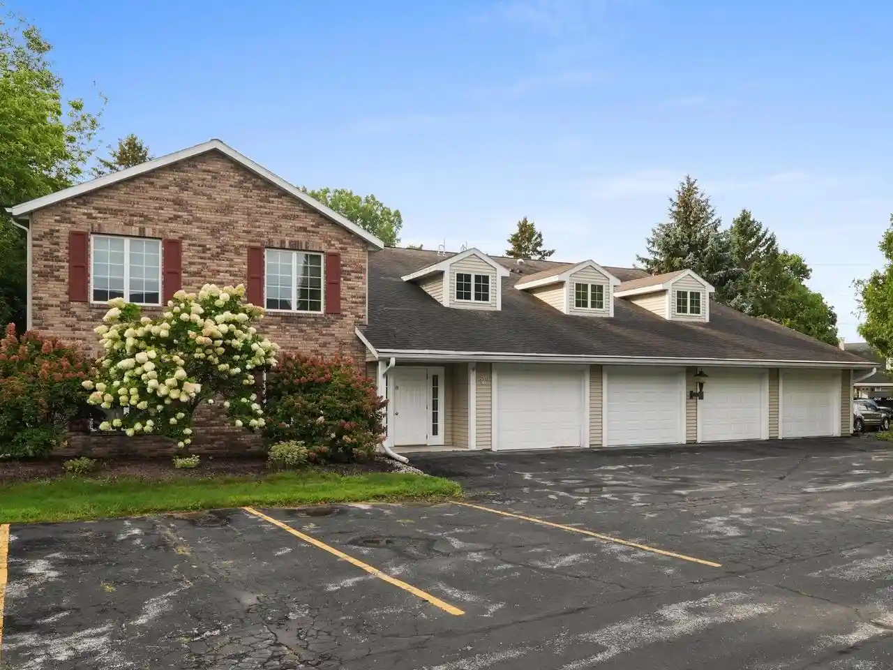 Condo for sale at 2533 Cross Crk Dr #C, Sheboygan, WI 53081 | MLS# 1979184