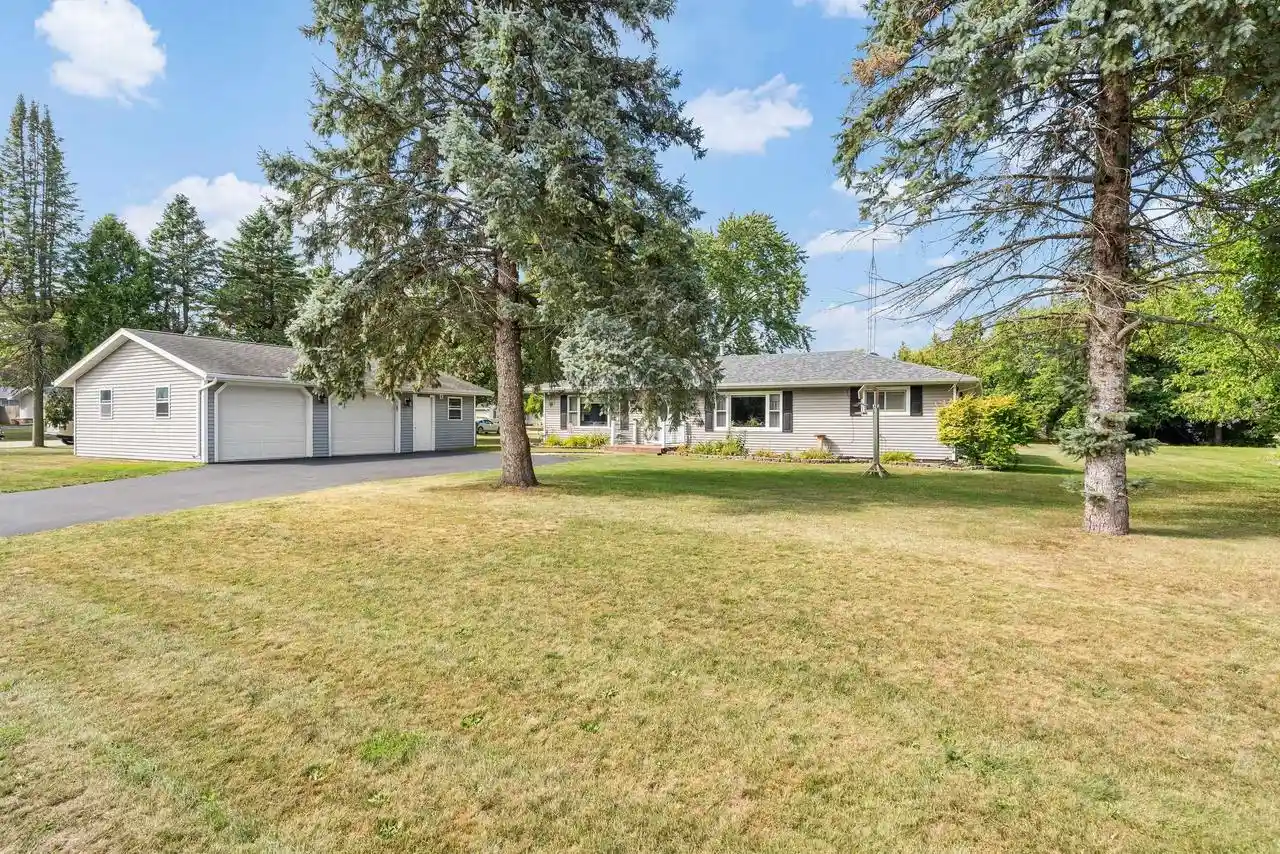 Photo 1 of Single family home for sale at 3100 Omro Rd, Oshkosh, WI 54904 | MLS# 2031998 | Listing updated on 2026-09-21