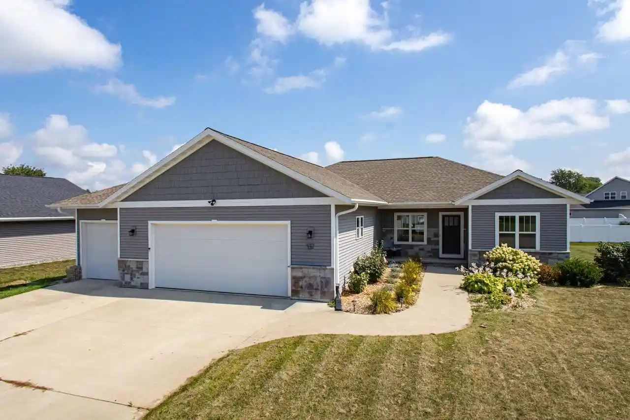 Photo 1 of Single family home for sale at 532 Patrick Ln, Pulaski, WI 54162 | MLS# 50332155 | Listing updated on 2026-09-04
