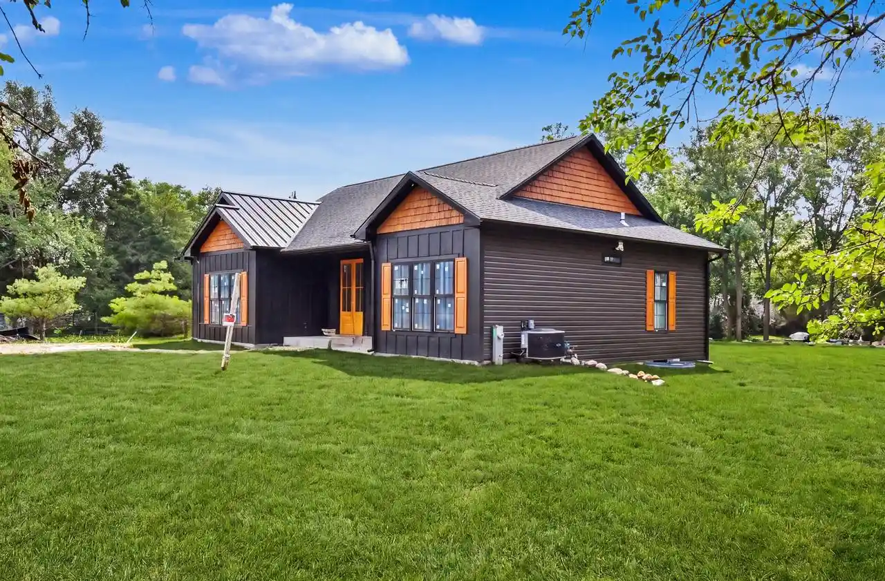 Photo 3 of Single family home for sale at 121 Glenwood Dr, Williams Bay, WI 53191 | MLS# 1979201 | Listing updated on 2026-09-10