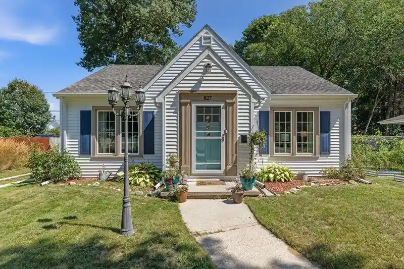 Photo 1 of Single family home for sale at 827 N 12th Street, Manitowoc, WI 54220 | MLS# 1979203 | Listing updated on 2026-09-10