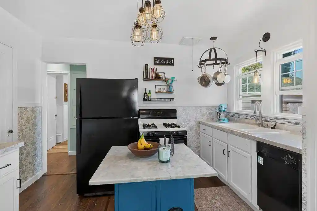 Photo 2 of Single family home for sale at 827 N 12th Street, Manitowoc, WI 54220 | MLS# 1979203 | Listing updated on 2026-09-10