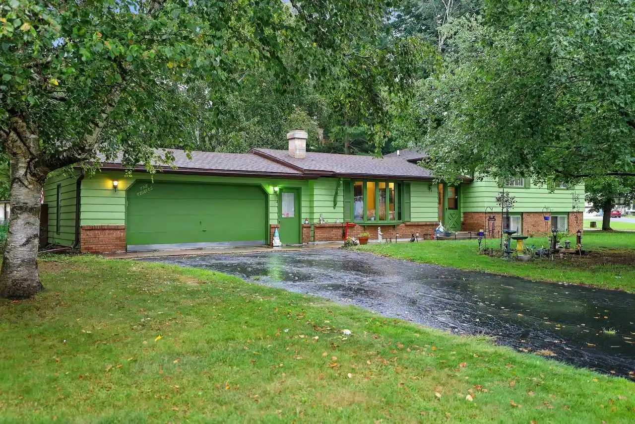 Photo 1 of Single family home for sale at 104 Crestwood Ct, Shawano, WI 54166 | MLS# 50332168 | Listing updated on 2026-09-04