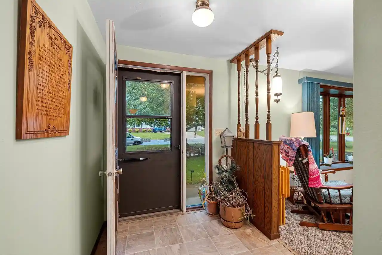 Photo 3 of Single family home for sale at 104 Crestwood Ct, Shawano, WI 54166 | MLS# 50332168 | Listing updated on 2026-09-04