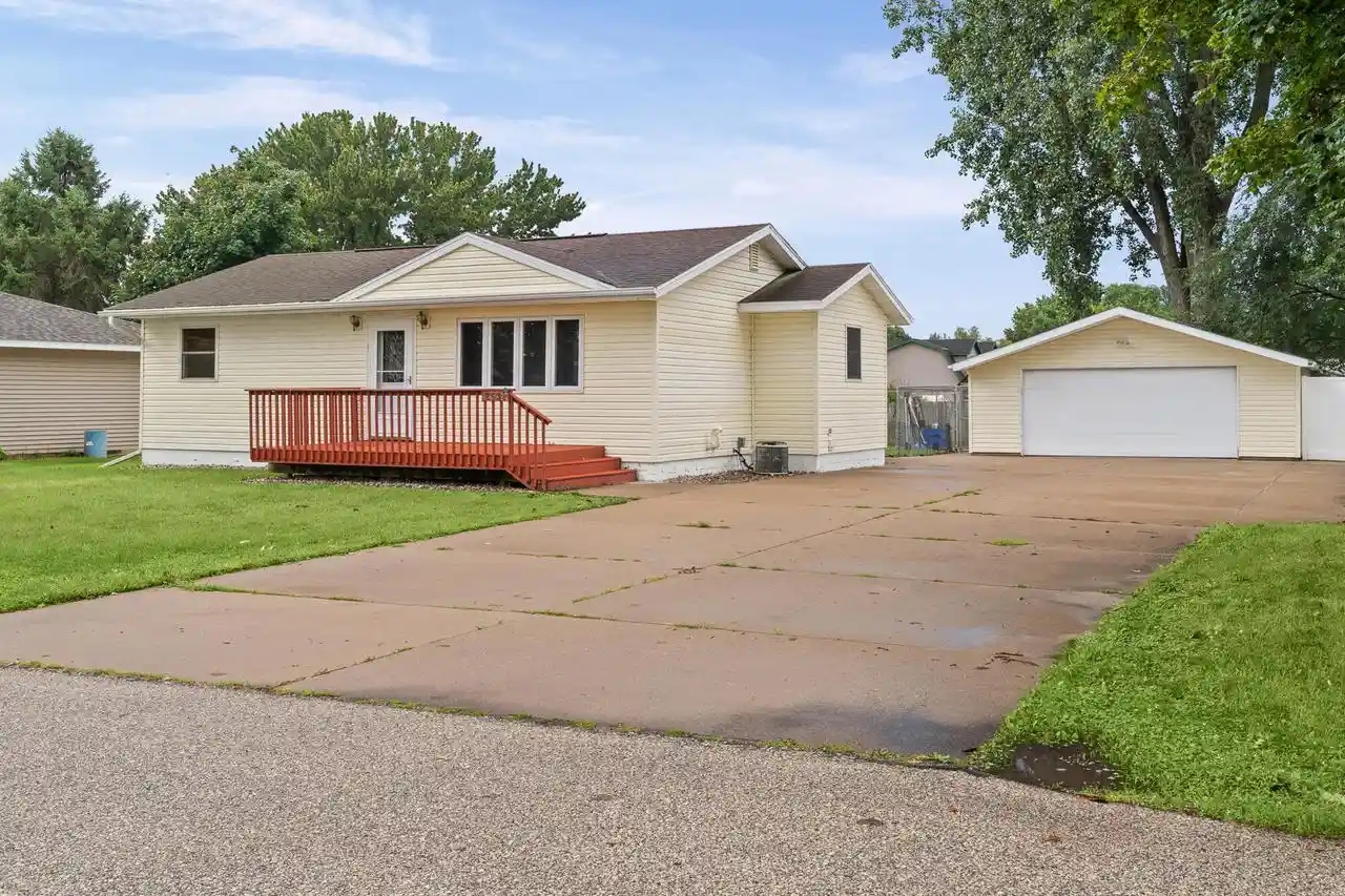 Photo 1 of Sale Pending at 2531 Is Park Rd, La Crosse, WI 54603 | MLS# 1979215 | Listing updated on 2026-09-08