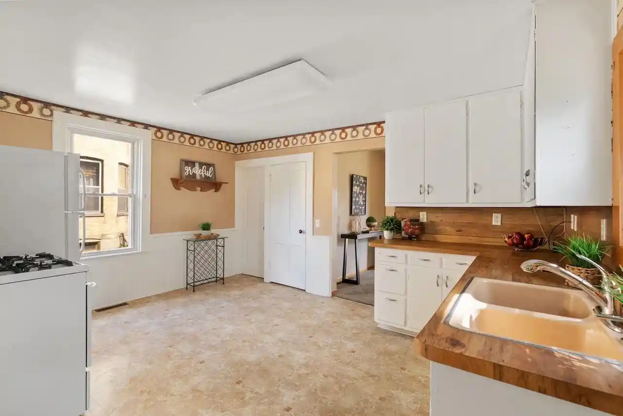 Photo 3 of Single family home for sale at 111 E Carroll St, Portage, WI 53901 | MLS# 2032023 | Listing updated on 2026-09-15