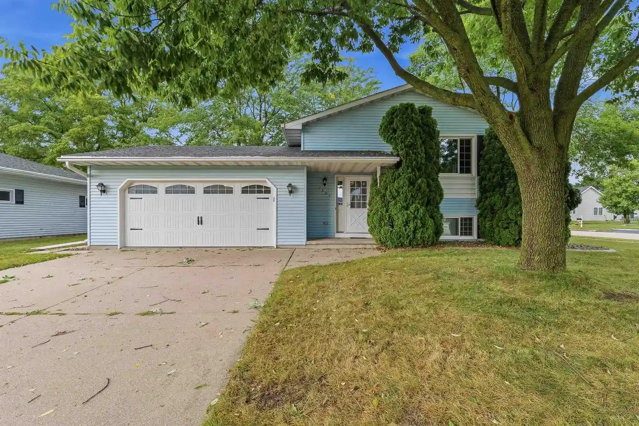 Photo 1 of Single family home for sale at 1805 Orchard Ln, Oshkosh, WI 54902 | MLS# 50332179 | Listing updated on 2026-09-23