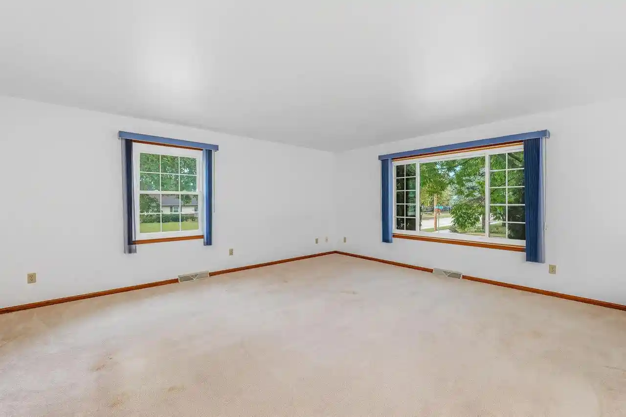 Photo 3 of Single family home for sale at 1805 Orchard Ln, Oshkosh, WI 54902 | MLS# 50332179 | Listing updated on 2026-09-23