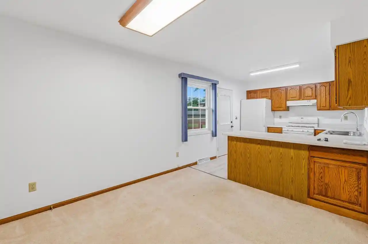 Photo 4 of Single family home for sale at 1805 Orchard Ln, Oshkosh, WI 54902 | MLS# 50332179 | Listing updated on 2026-09-23