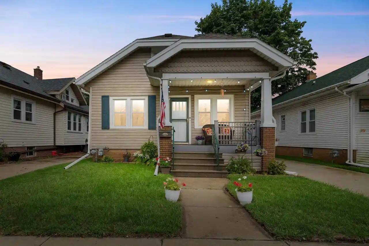 Photo 1 of Single family home for sale at 929 Monroe Ave, Racine, WI 53405 | MLS# 1979235 | Listing updated on 2026-09-11