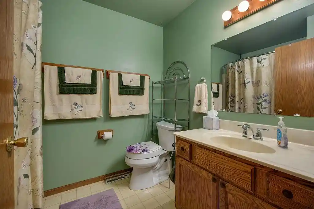 Listing Photo 5 - Condo for sale in building located at 902 N Thompson Dr, Madison, WI 53704 - Unit #2