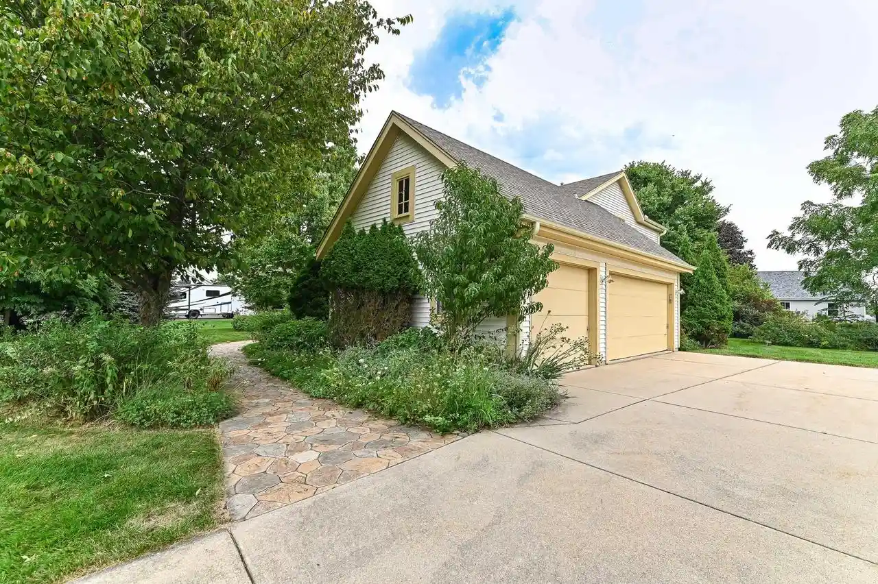 Photo 4 of Single family home for sale at W309n7460 Northern Dancer Run, Hartland, WI 53029 | MLS# 1979240 | Listing updated on 2026-09-15