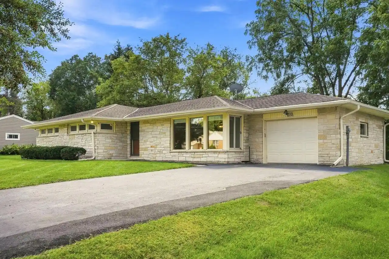 Photo 1 of Single family home for sale at W237n6597 Orchard Dr, Sussex, WI 53089 | MLS# 1979250 | Listing updated on 2026-09-25