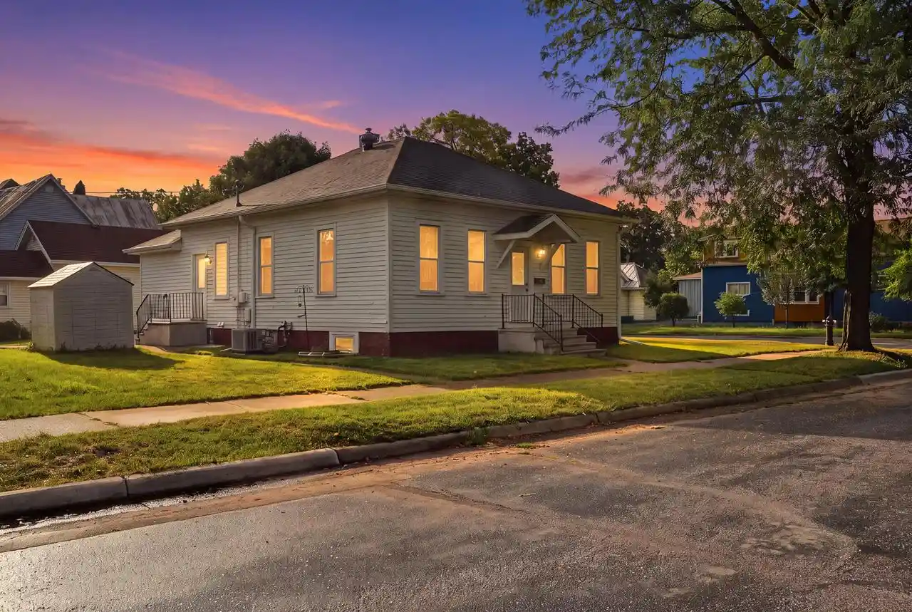 Photo 1 of Single family home for sale at 1227 9th Street S St, La Crosse, WI 54601 | MLS# 1979254 | Listing updated on 2026-09-04