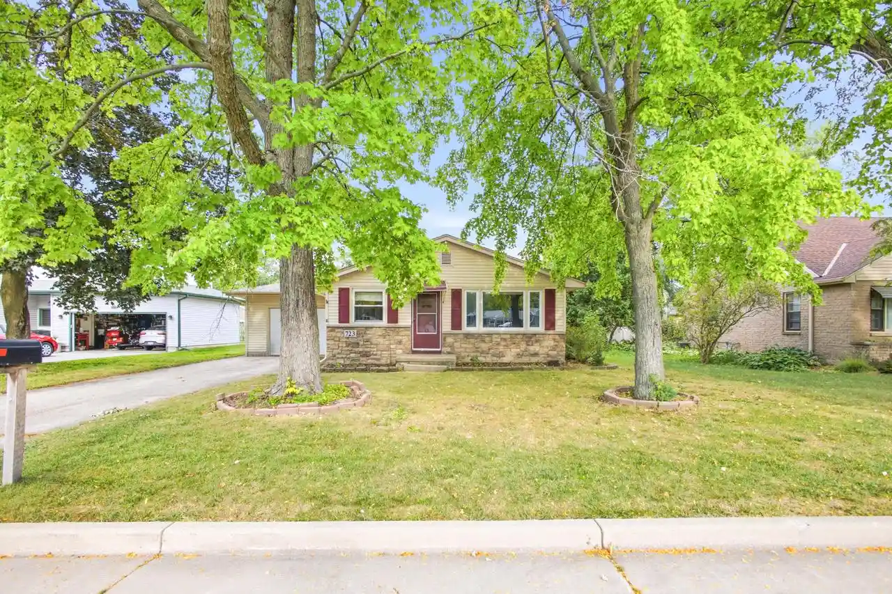 Photo 1 of Single family home for sale at 723 Roosevelt Ave, Oconomowoc, WI 53066 | MLS# 1979256 | Listing updated on 2026-09-18