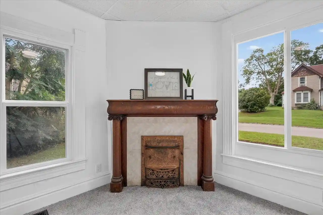 Photo 3 of Single family home for sale at 823 Oak St, Beloit, WI 53511 | MLS# 2032041 | Listing updated on 2026-09-08