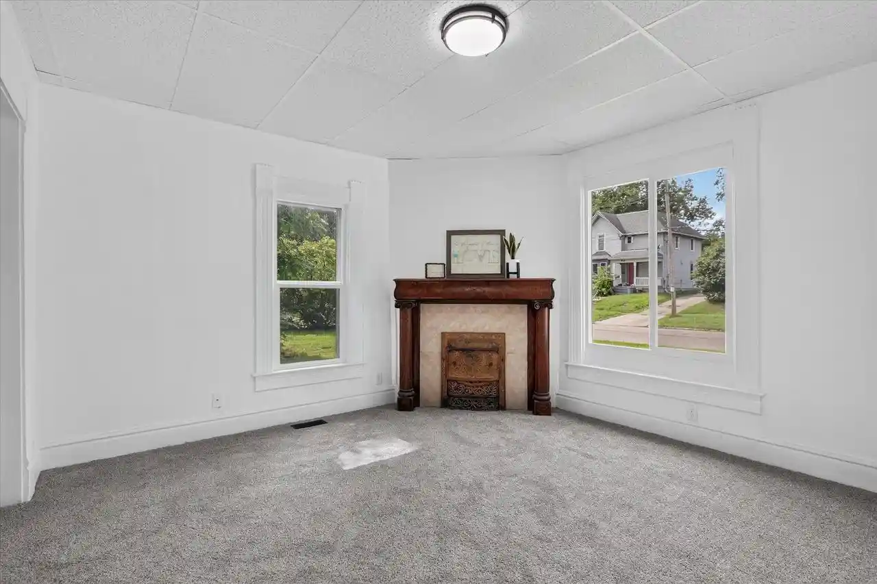 Photo 3 of Single family home for sale at 823 Oak St, Beloit, WI 53511 | MLS# 2032041 | Listing updated on 2026-09-08
