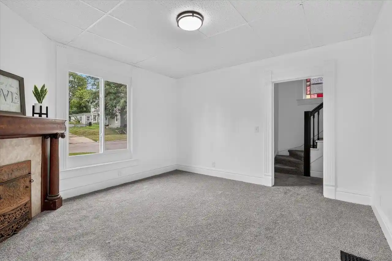 Photo 4 of Single family home for sale at 823 Oak St, Beloit, WI 53511 | MLS# 2032041 | Listing updated on 2026-09-08