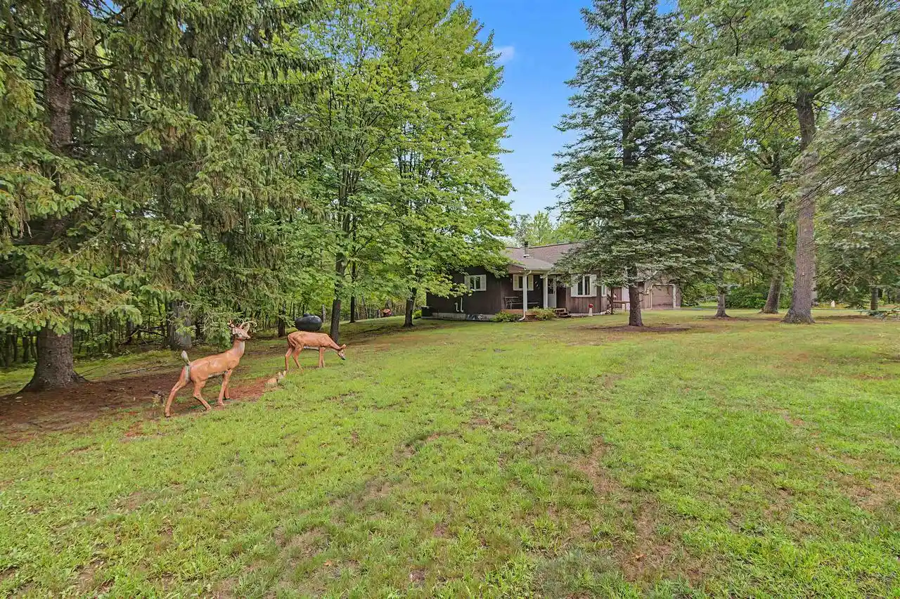 Photo 3 of Single family home for sale at W8860 Haguewood Ln, Crivitz, WI 54114 | MLS# 50332192 | Listing updated on 2026-09-14