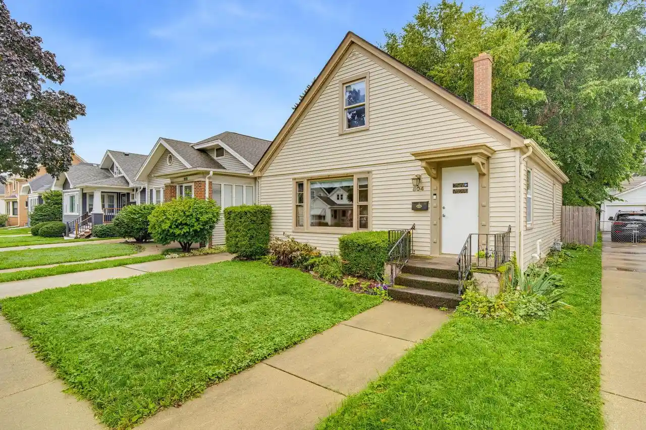 Photo 1 of Single family home for sale at 804 Cleveland Ave, Racine, WI 53405 | MLS# 1979273 | Listing updated on 2026-09-21