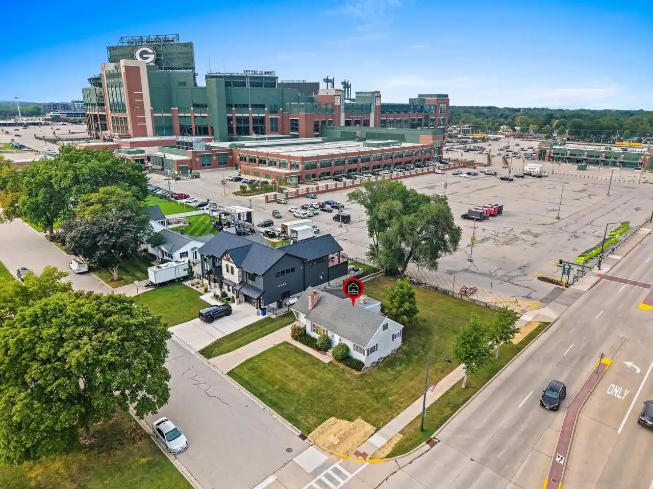 Photo 1 of Sale Pending at 880 Stadium Dr, Green Bay, WI 54304 | MLS# 50332203 | Listing updated on 2026-09-18