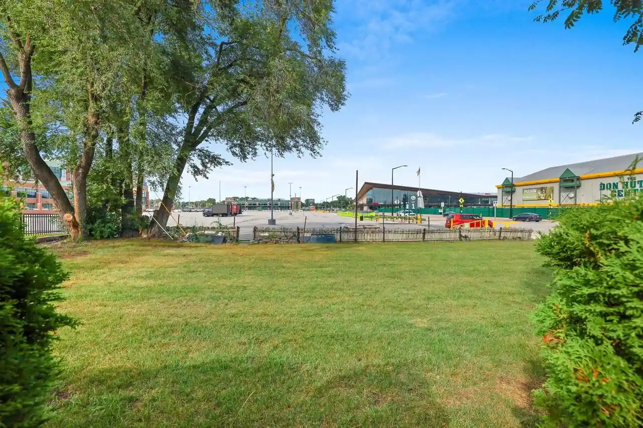 Photo 3 of Sale Pending at 880 Stadium Dr, Green Bay, WI 54304 | MLS# 50332203 | Listing updated on 2026-09-18