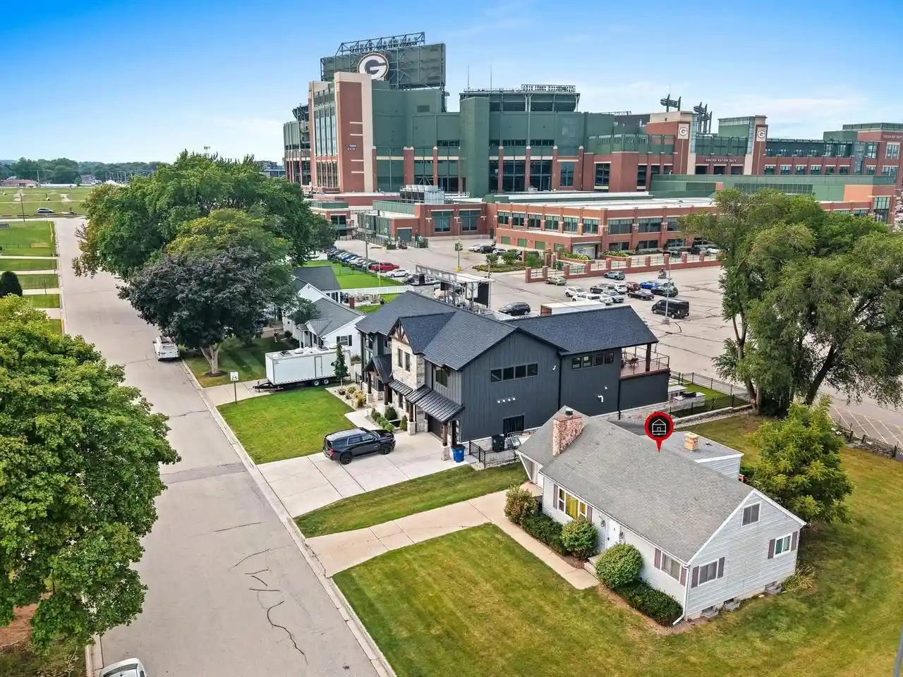 Photo 4 of Sale Pending at 880 Stadium Dr, Green Bay, WI 54304 | MLS# 50332203 | Listing updated on 2026-09-18