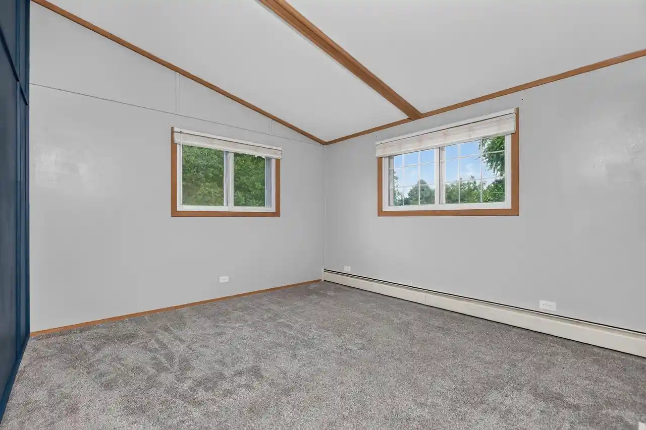 Photo 4 of Single family home for sale at 1135 Windsor St, Oshkosh, WI 54902 | MLS# 50332219 | Listing updated on 2026-09-21