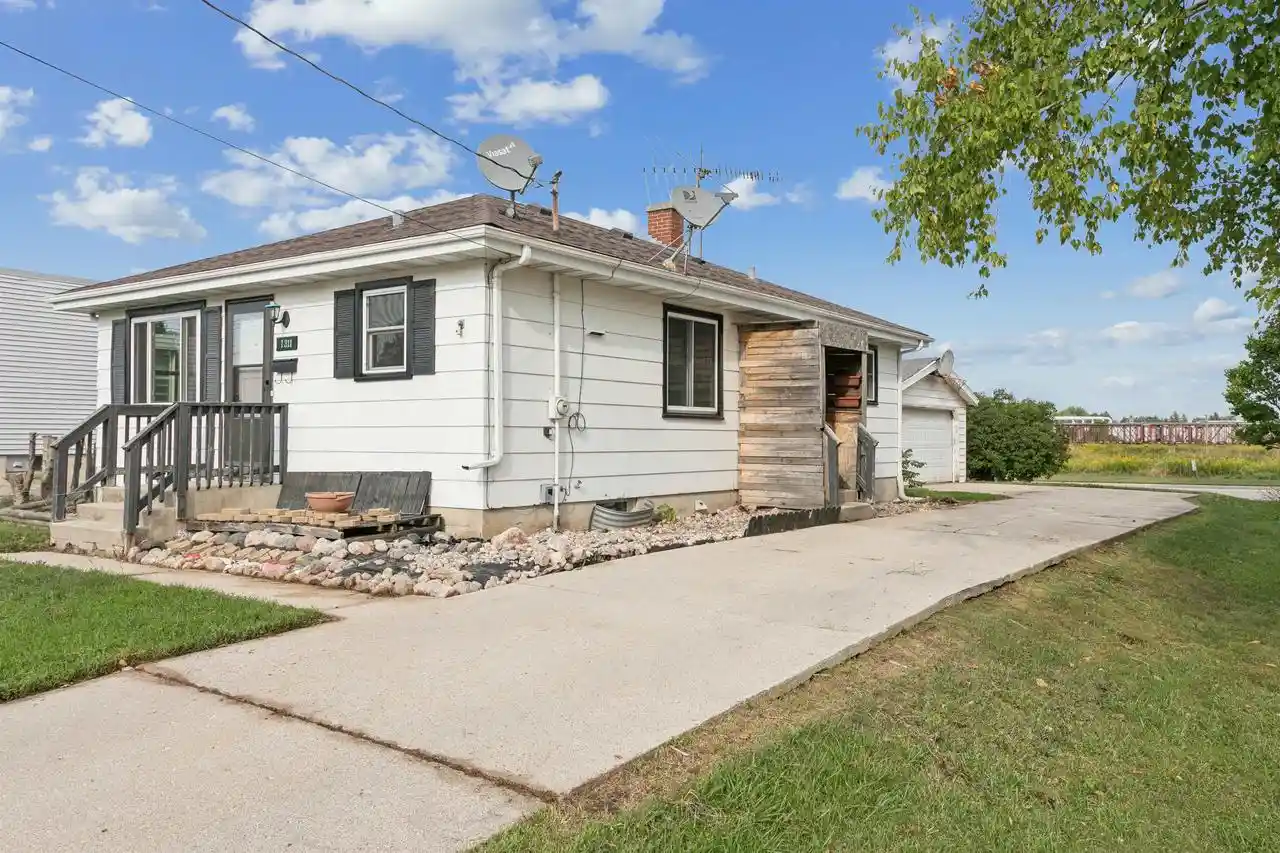 Photo 3 of Single family home for sale at 1311 S 31st Street, Manitowoc, WI 54220 | MLS# 50332221 | Listing updated on 2026-10-06