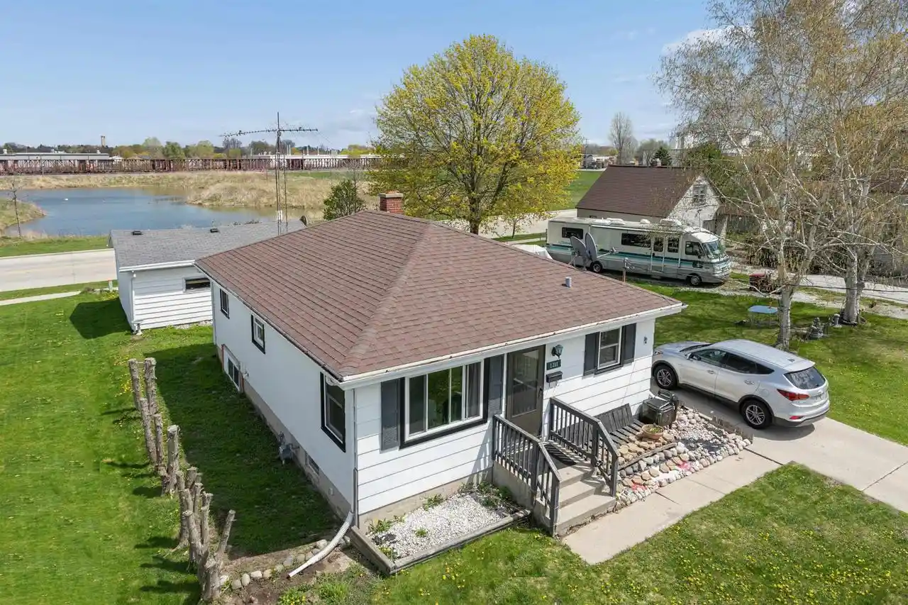 Photo 3 of Single family home for sale at 1311 S 31st Street, Manitowoc, WI 54220 | MLS# 50332221 | Listing updated on 2026-10-06