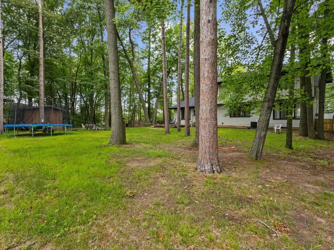 Photo 3 of Single family home for sale at 911 Shing Wa Uk Dr, Marinette, WI 54143 | MLS# 50332222 | Listing updated on 2026-09-05
