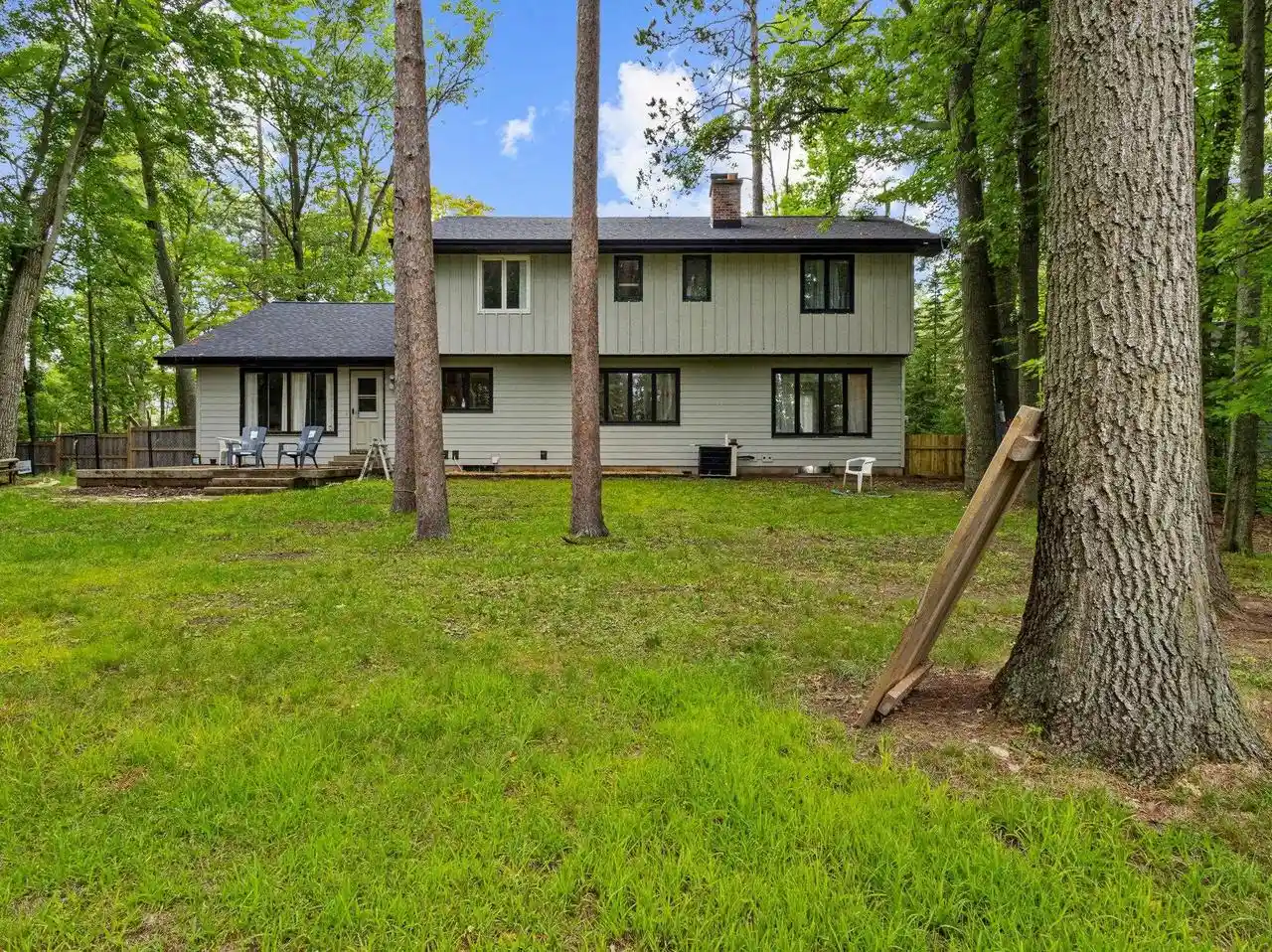 Photo 4 of Single family home for sale at 911 Shing Wa Uk Dr, Marinette, WI 54143 | MLS# 50332222 | Listing updated on 2026-09-05