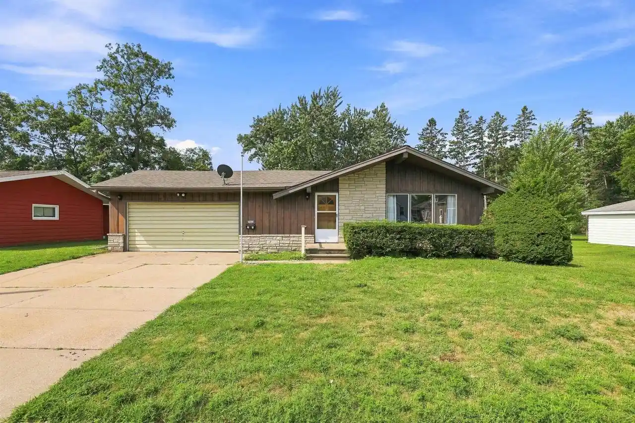 Photo 1 of Single family home for sale at 2840 Water St, Stevens Point, WI 54481 | MLS# 22604392 | Listing updated on 2026-09-09