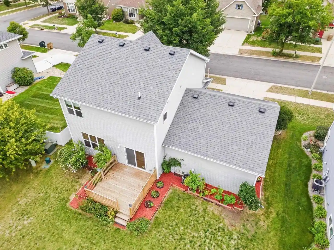 Photo 3 of Single family home for sale at 6115 Sledding Pkwy, Mc Farland, WI 53558 | MLS# 2032074 | Listing updated on 2026-09-15