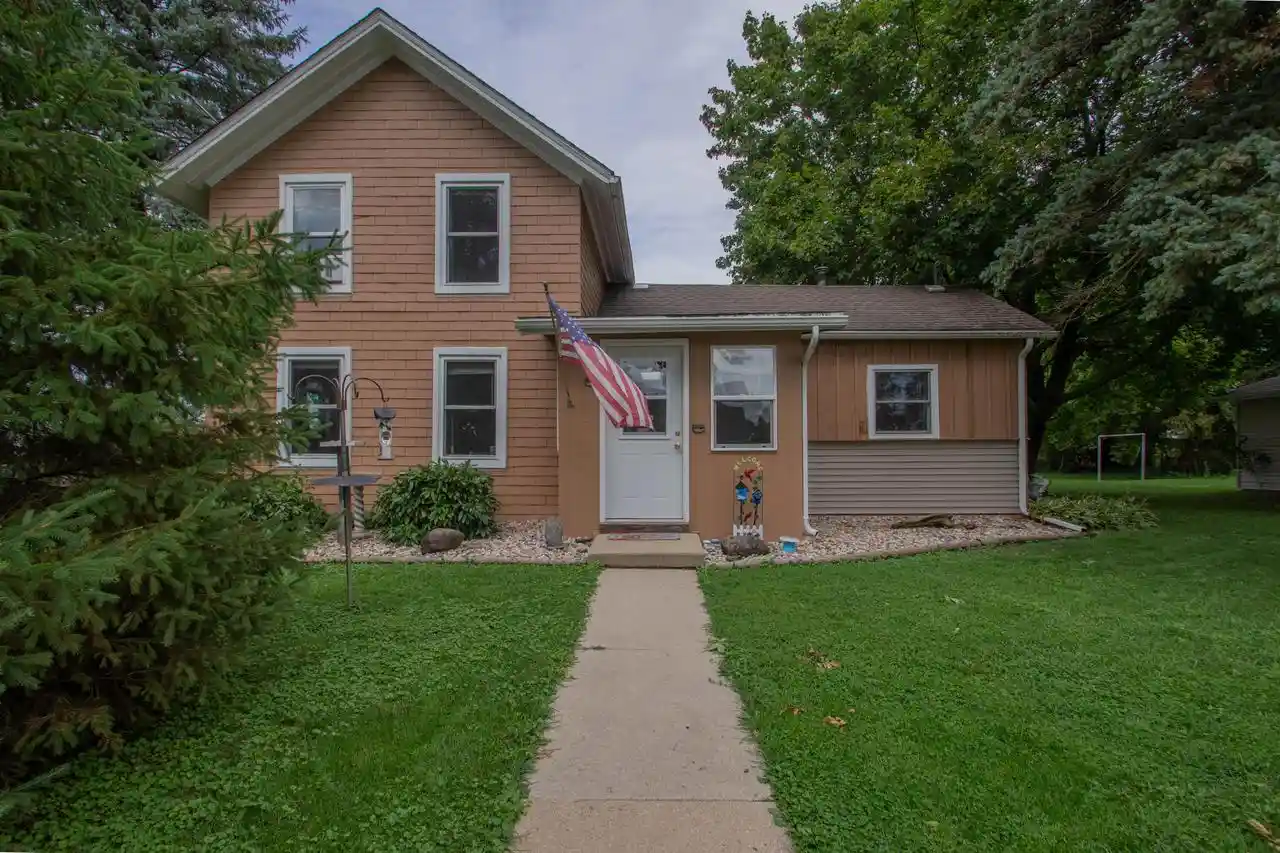 Photo 1 of Single family home for sale at 816 W Division St, Watertown, WI 53098 | MLS# 1979310 | Listing updated on 2026-09-15