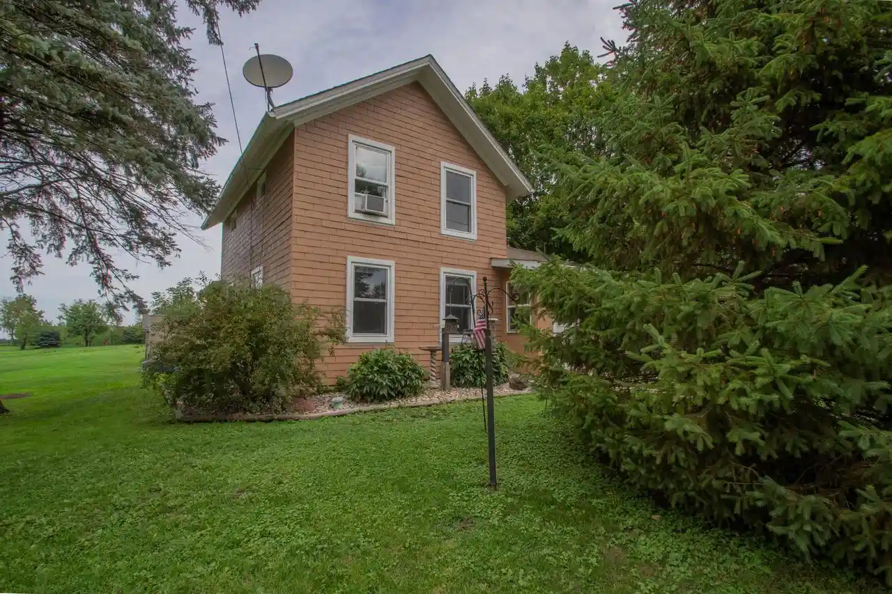 Photo 3 of Single family home for sale at 816 W Division St, Watertown, WI 53098 | MLS# 1979310 | Listing updated on 2026-09-15