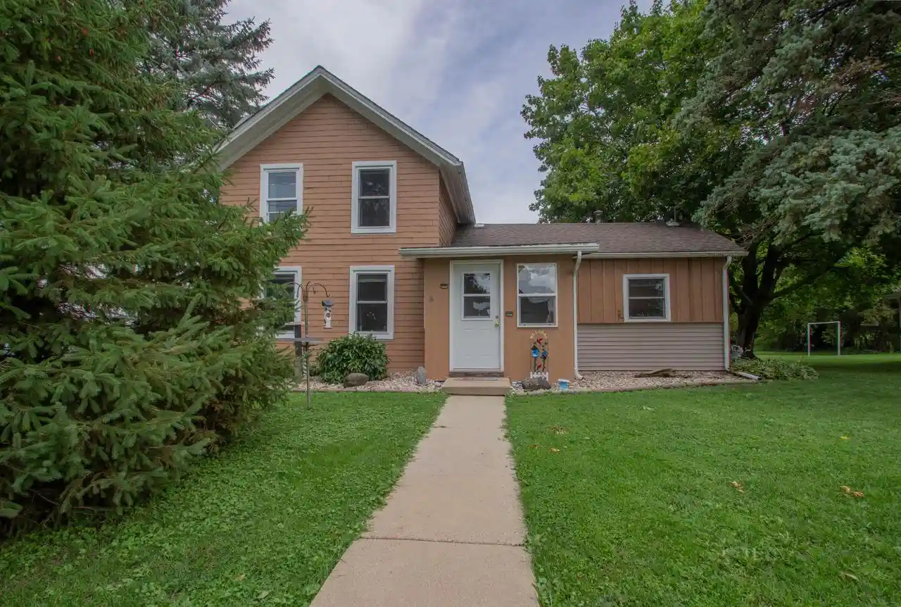 Photo 3 of Single family home for sale at 816 W Division St, Watertown, WI 53098 | MLS# 1979310 | Listing updated on 2026-09-15