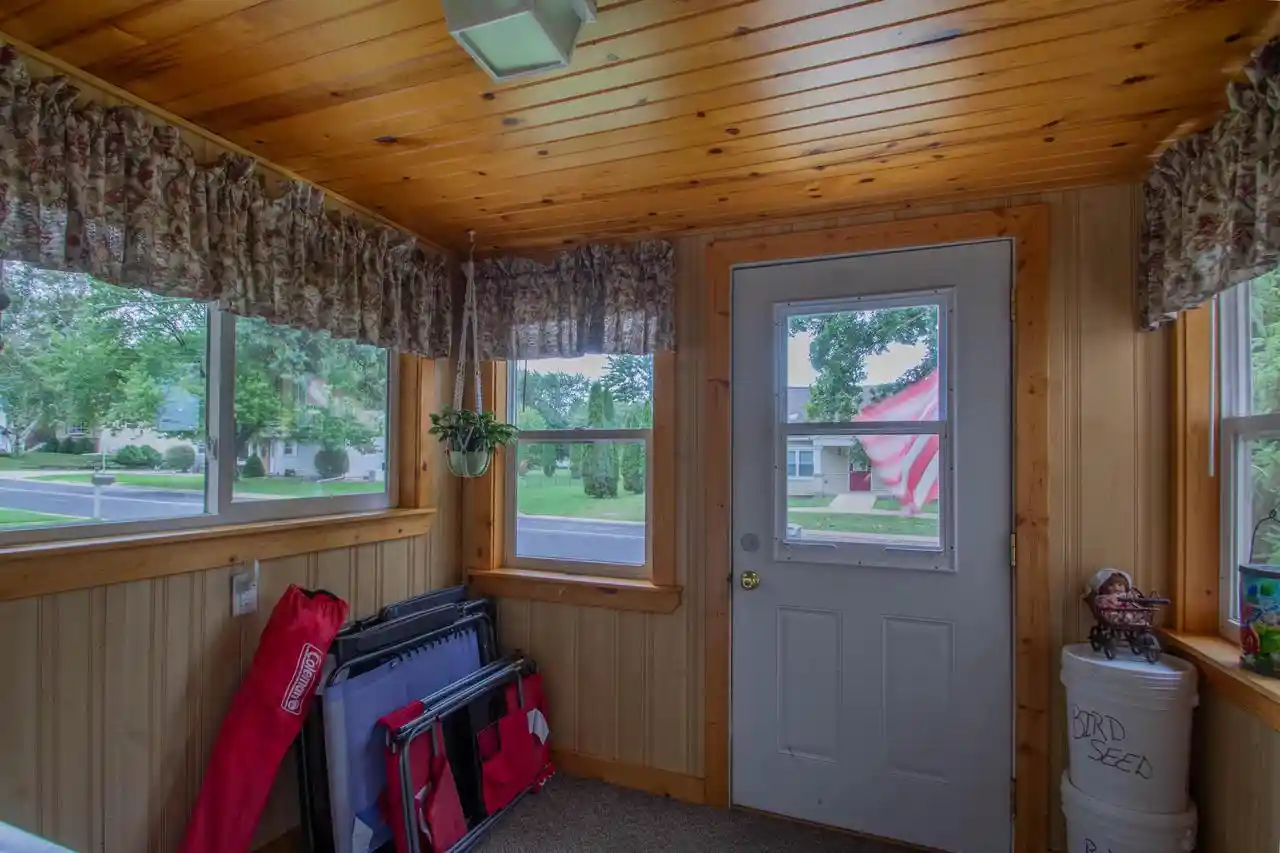 Photo 4 of Single family home for sale at 816 W Division St, Watertown, WI 53098 | MLS# 1979310 | Listing updated on 2026-09-15