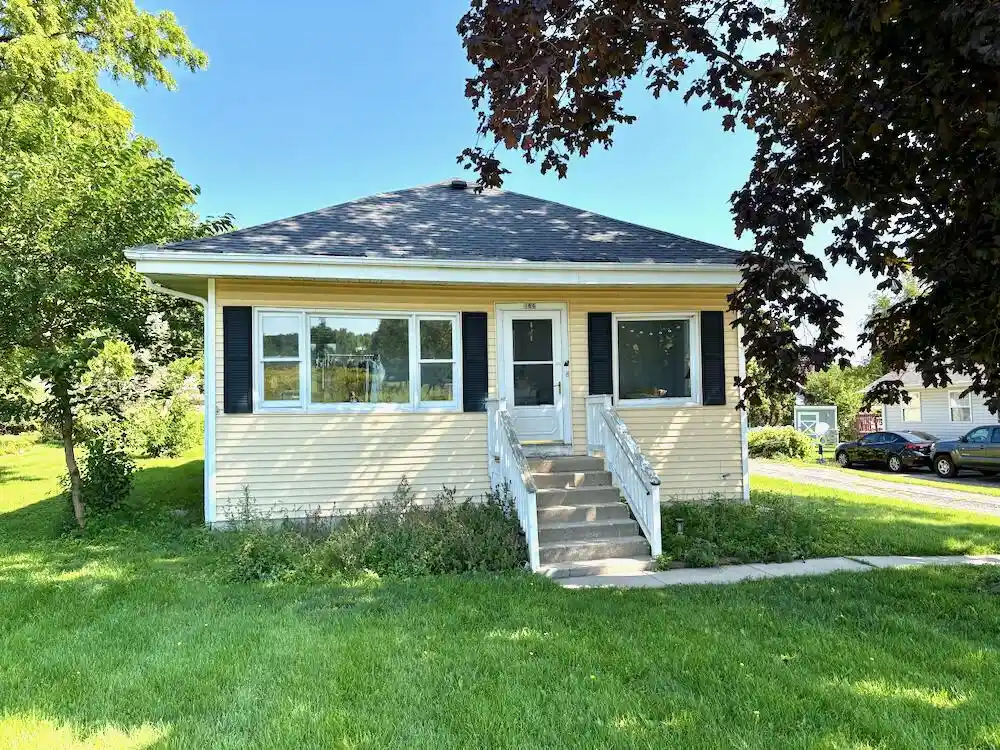 Photo 1 of Single family home for sale at 164 Dewey Ave, Fontana, WI 53125 | MLS# 1979322 | Listing updated on 2026-09-13