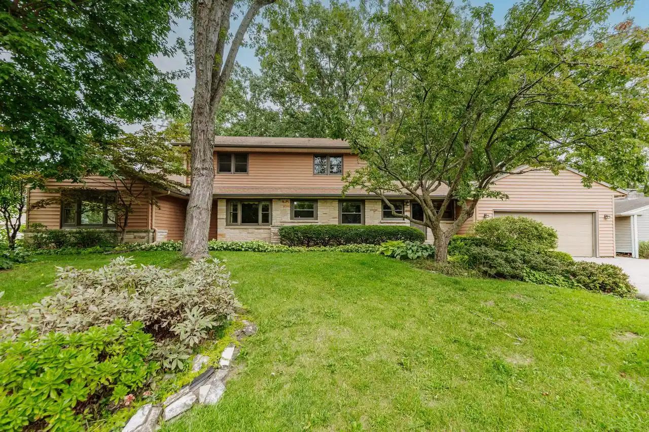 Photo 1 of Sale Pending at 5254 S Allenwood Ln, Hales Corners, WI 53130 | MLS# 1979344 | Listing updated on 2026-10-05