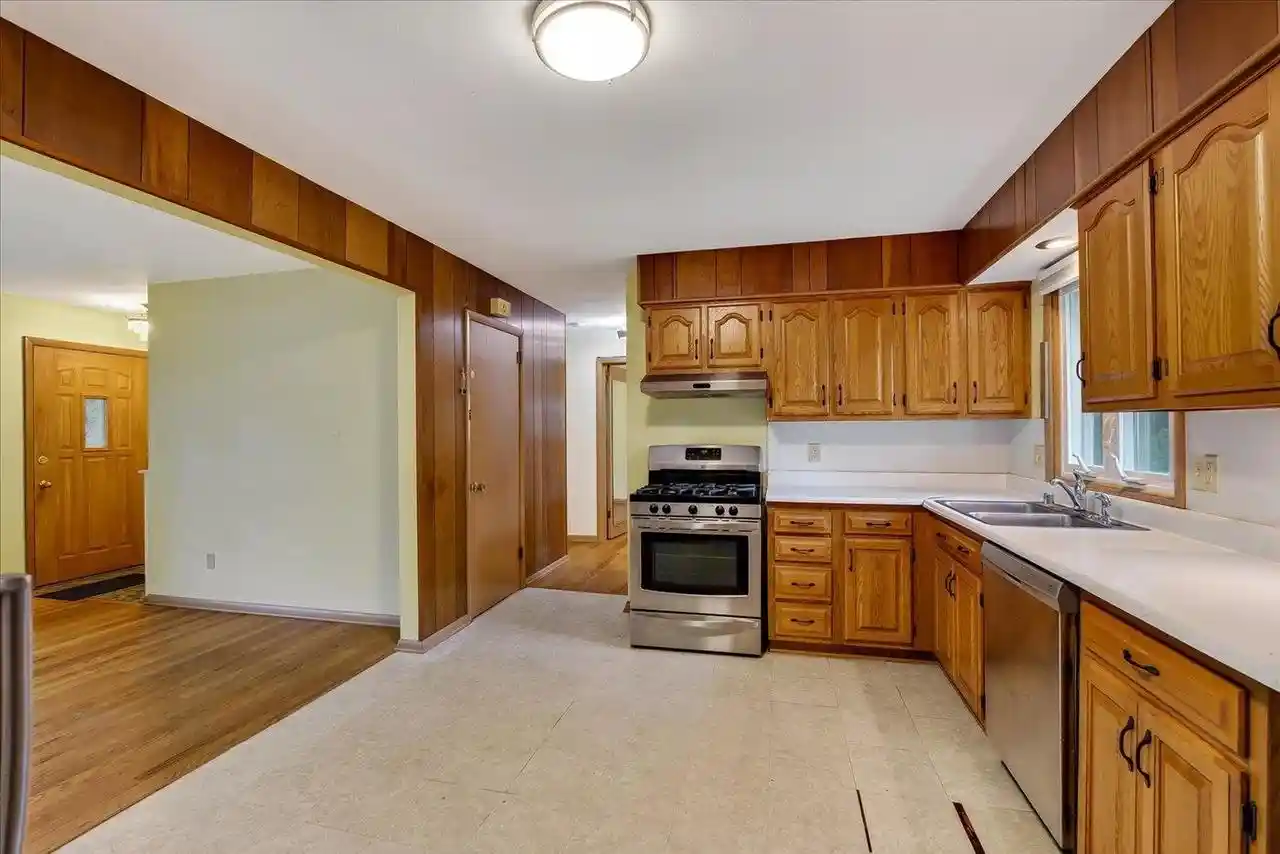 Photo 4 of Single family home for sale at 5033 Regent St, Madison, WI 53705 | MLS# 2032104 | Listing updated on 2026-09-05