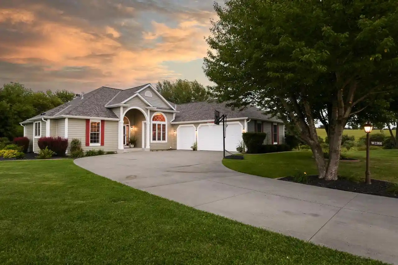 Photo 1 of Single family home for sale at W2366 Mcaleavey Ct, Oconomowoc, WI 53066 | MLS# 1979358 | Listing updated on 2026-09-23