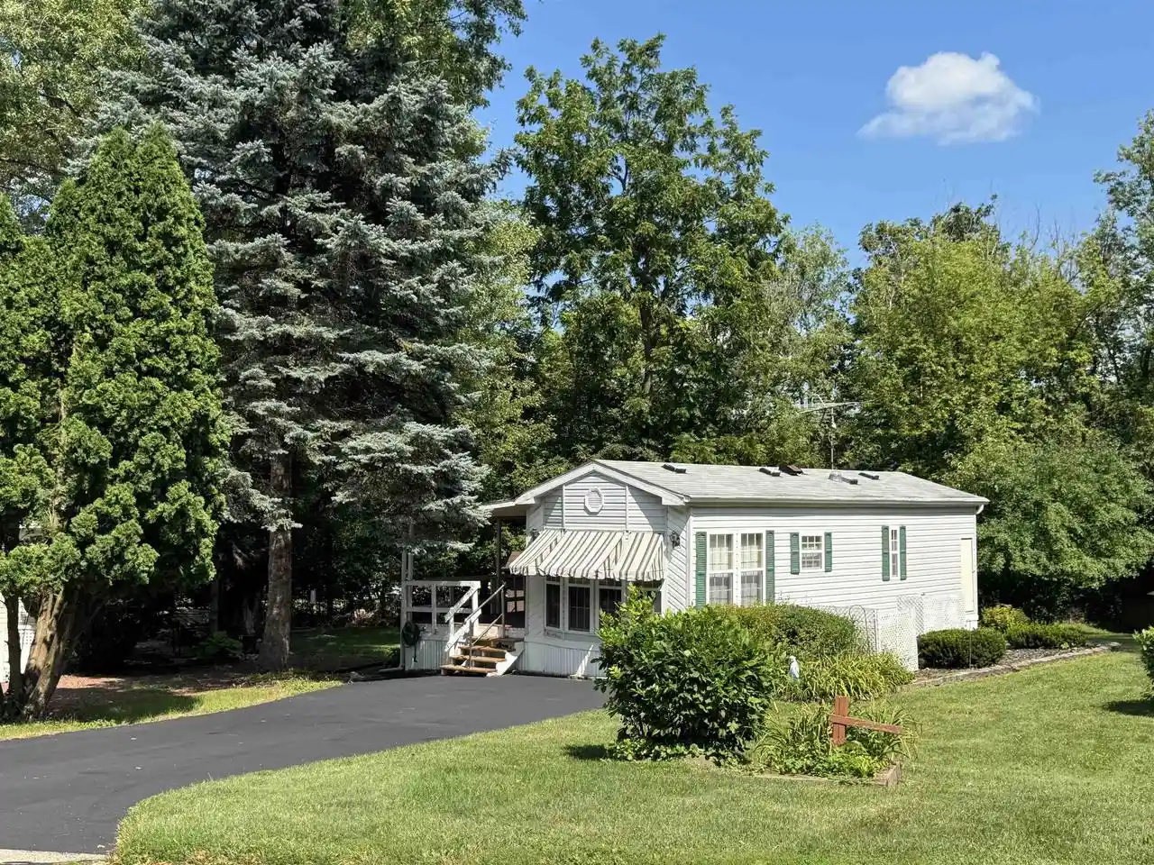 Photo 1 of Single family home for sale at 420 Skyline Dr, Edgerton, WI 53534 | MLS# 2032108 | Listing updated on 2026-09-22
