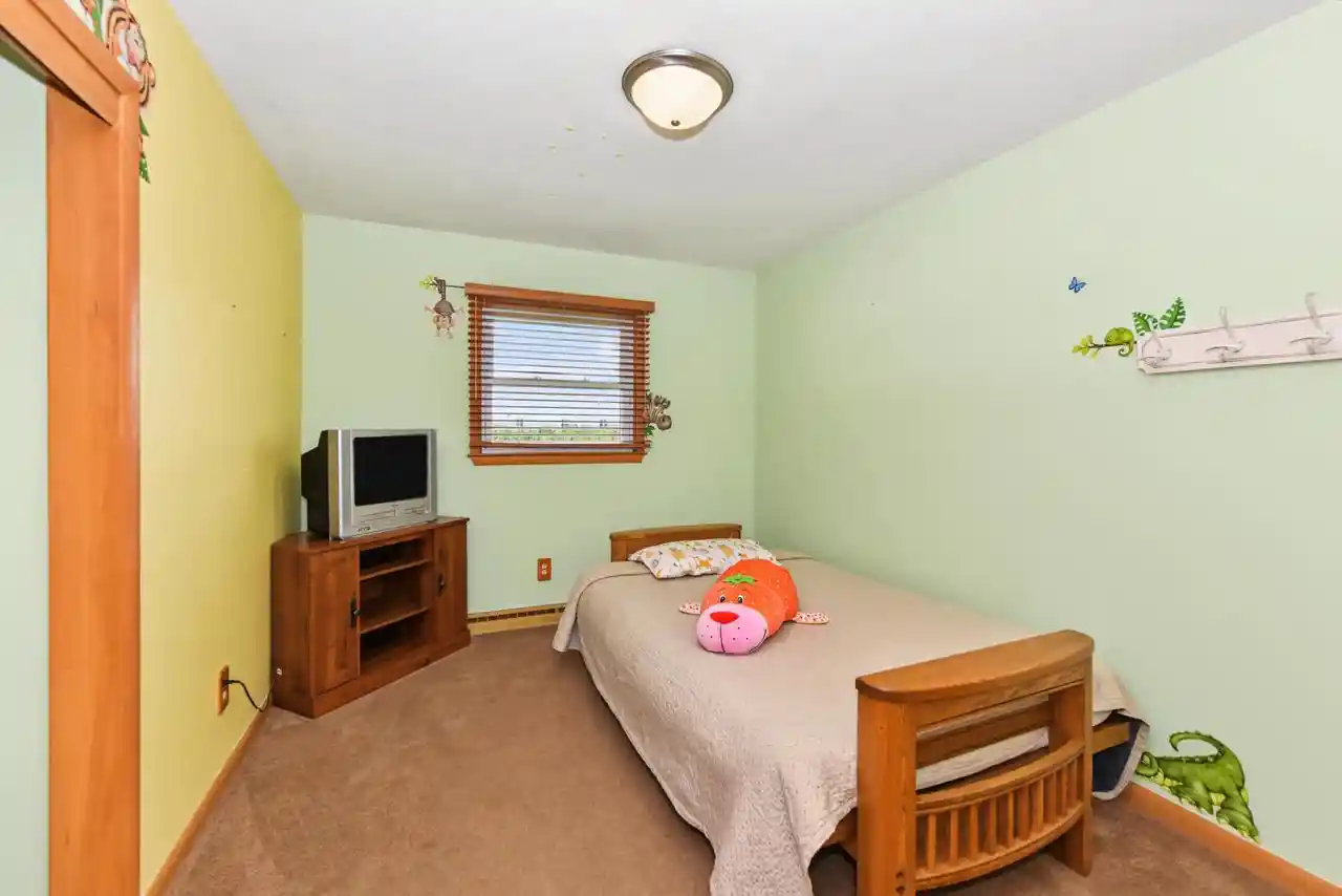 Photo 4 of Sale Pending at 7919 Hagemann Rd, Caledonia, WI 53108 | MLS# 1979376 | Listing updated on 2026-09-25