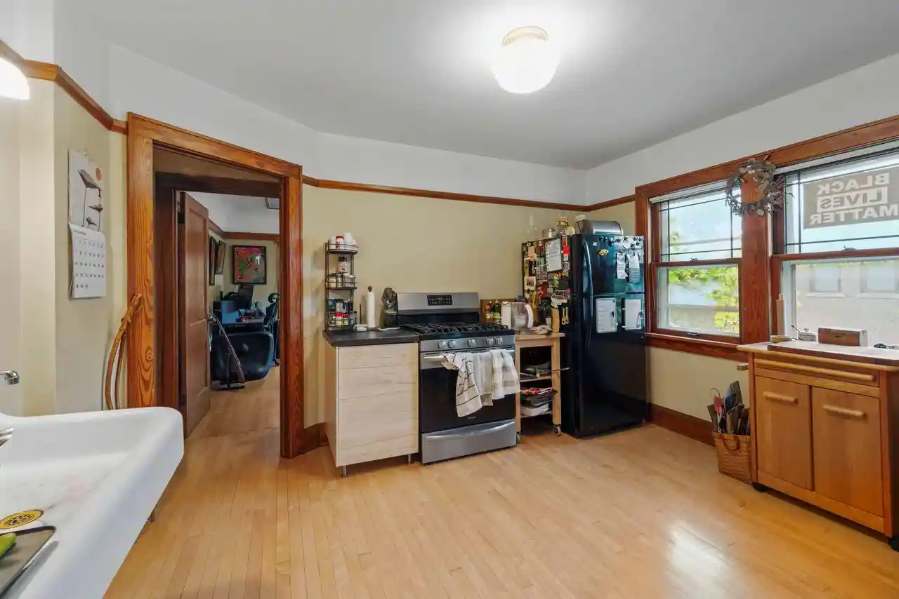 Listing Photo 2 - Condo for sale in building located at 2718 S Lenox St, Milwaukee, WI 53207 - Unit #2720