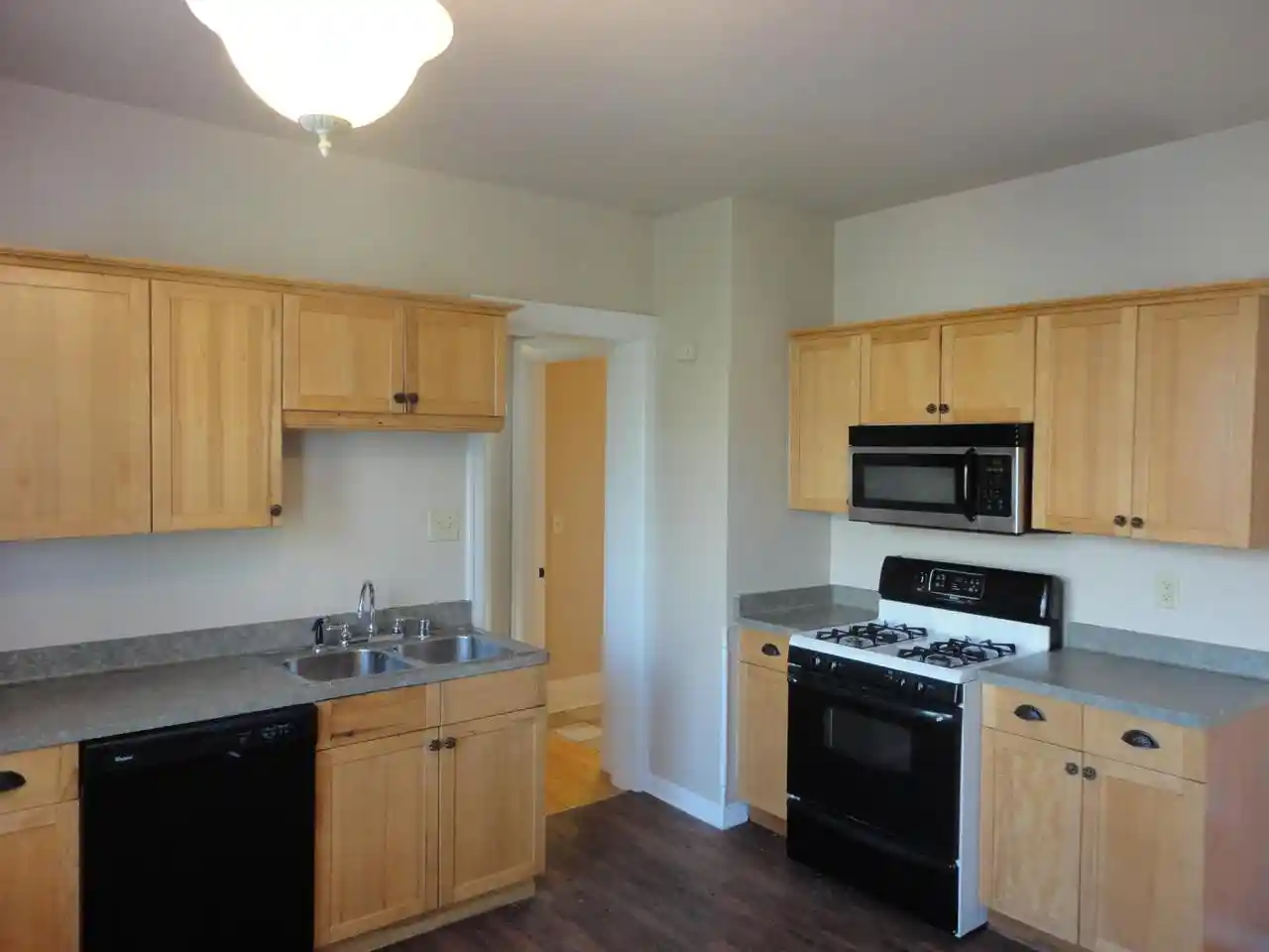Listing Photo 2 - Condo for sale in building located at 1916 E Webster Pl, Milwaukee, WI 53211 - Unit #1918, 1918A