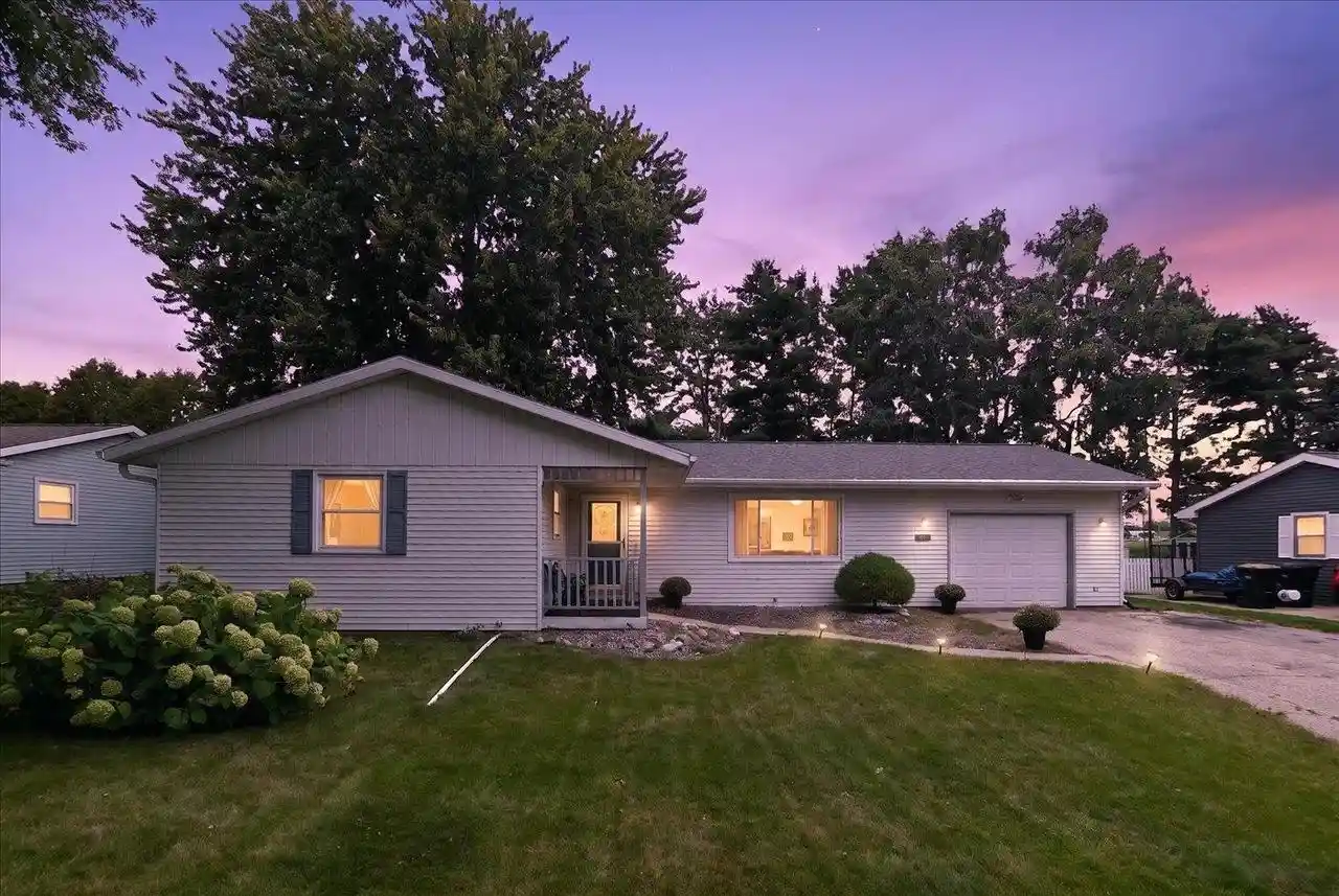 Photo 1 of Single family home for sale at 512 Yorktown Rd, Deforest, WI 53532 | MLS# 2032120 | Listing updated on 2026-09-16
