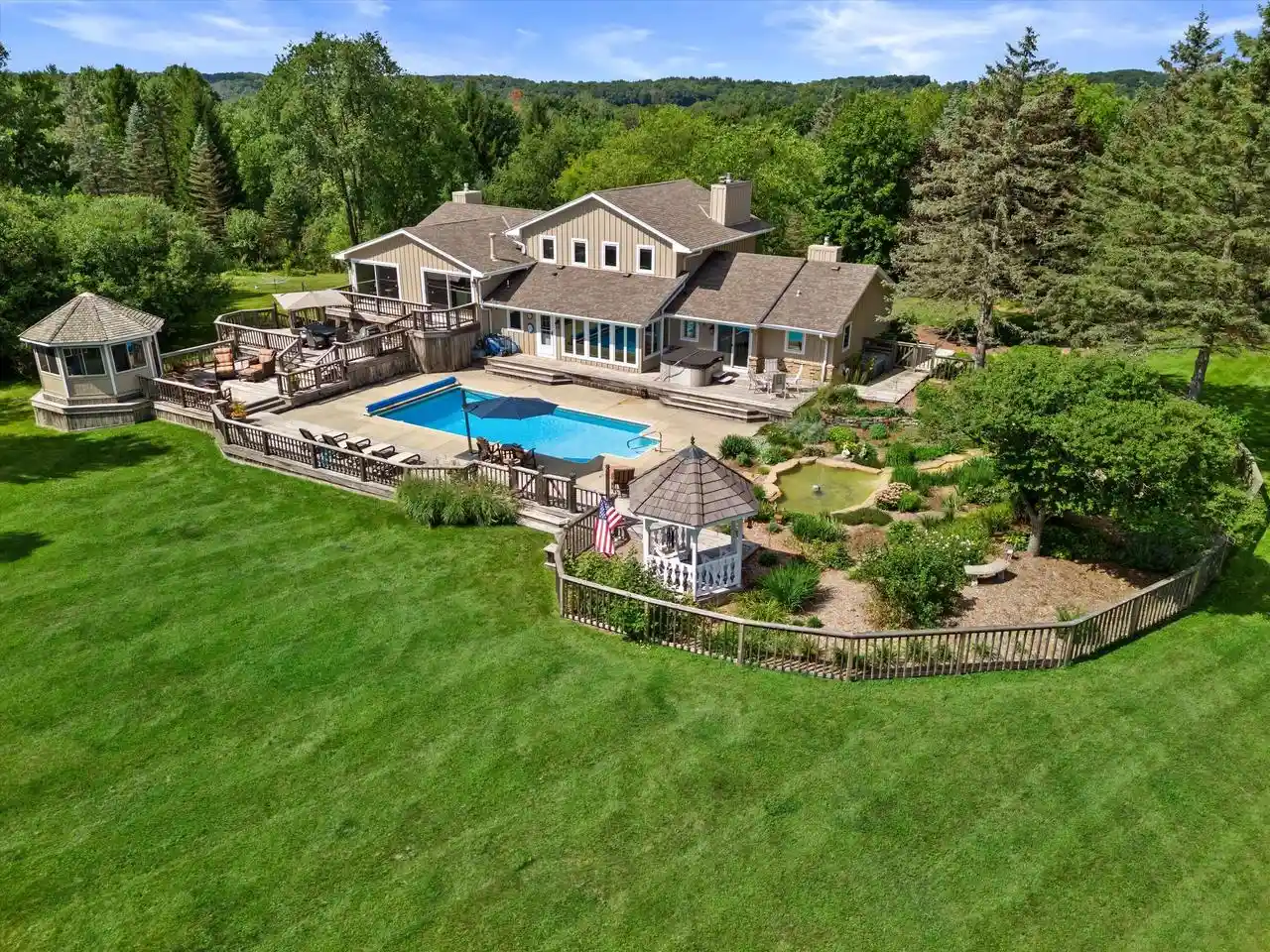 Single family home for sale at N95w29611 Riverview Ln, Colgate, WI 53017 | MLS# 1979403