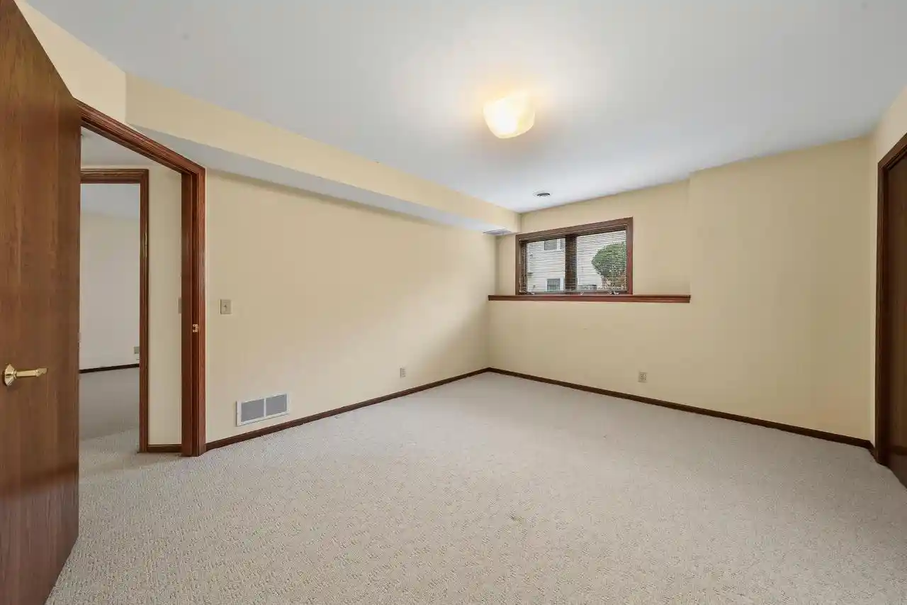 Photo 4 of Condo for sale at 426 Country Clb Dr, Lake Geneva, WI 53147 | MLS# 1979423 | Listing updated on 2026-09-23